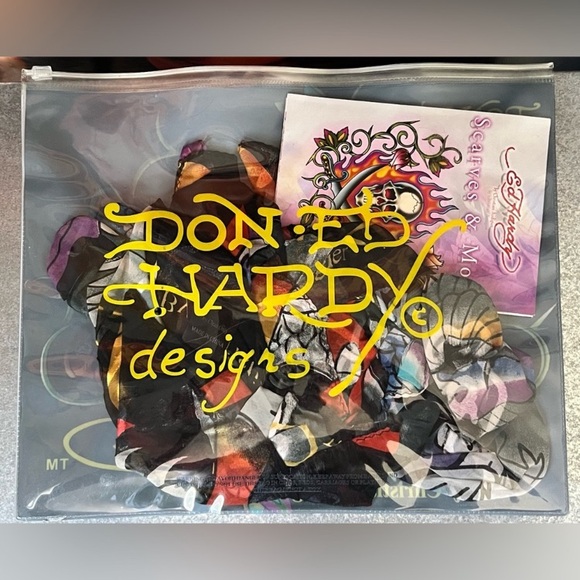 Ed Hardy scarf - Picture 4 of 11